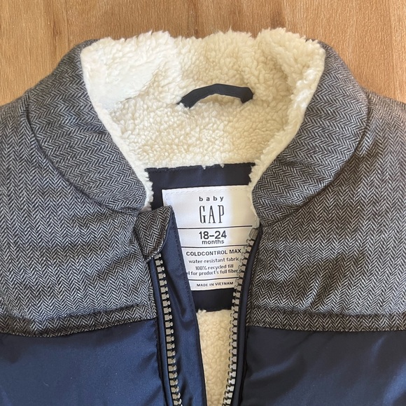 Baby GAP Toddler Vest - Picture 2 of 4